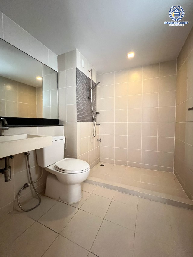 *****บ้านเดี่ยวมือสองปทุมธานี โครงการ สราญสิริ ติวานนท์-แจ้งวัฒนะ หลังมุม เนื้อที่กว้างเกือบ 66 ตร.ว. ฟังก์ชัน 3 ห้องนอน 3 ห้องน้ำ 2 ที่จอดรถ อยู่ต้นโครงการ มีความเป็นส่วนตัวสุดๆ ภายในสภาพดี บนทำเลแห่งการเดินทาง เชื่อมต่อ ถนนติวานนท์, ถนนสรงประภา ใกล้ทางด่วน "ศรีสมาน" จองเลย!