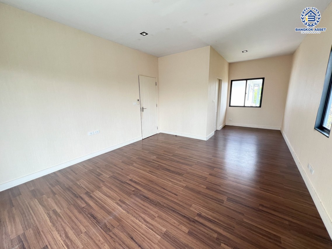 *****บ้านเดี่ยวมือสองปทุมธานี โครงการ สราญสิริ ติวานนท์-แจ้งวัฒนะ หลังมุม เนื้อที่กว้างเกือบ 66 ตร.ว. ฟังก์ชัน 3 ห้องนอน 3 ห้องน้ำ 2 ที่จอดรถ อยู่ต้นโครงการ มีความเป็นส่วนตัวสุดๆ ภายในสภาพดี บนทำเลแห่งการเดินทาง เชื่อมต่อ ถนนติวานนท์, ถนนสรงประภา ใกล้ทางด่วน "ศรีสมาน" จองเลย!