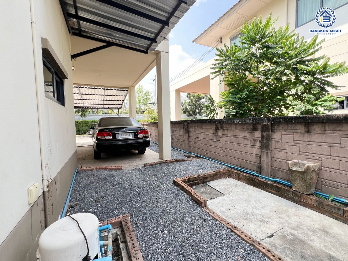 *****บ้านเดี่ยวมือสองปทุมธานี โครงการ สราญสิริ ติวานนท์-แจ้งวัฒนะ หลังมุม เนื้อที่กว้างเกือบ 66 ตร.ว. ฟังก์ชัน 3 ห้องนอน 3 ห้องน้ำ 2 ที่จอดรถ อยู่ต้นโครงการ มีความเป็นส่วนตัวสุดๆ ภายในสภาพดี บนทำเลแห่งการเดินทาง เชื่อมต่อ ถนนติวานนท์, ถนนสรงประภา ใกล้ทางด่วน "ศรีสมาน" จองเลย!