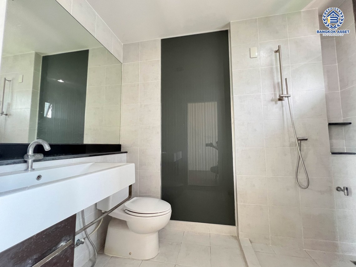 *****บ้านเดี่ยวมือสองปทุมธานี โครงการ สราญสิริ ติวานนท์-แจ้งวัฒนะ หลังมุม เนื้อที่กว้างเกือบ 66 ตร.ว. ฟังก์ชัน 3 ห้องนอน 3 ห้องน้ำ 2 ที่จอดรถ อยู่ต้นโครงการ มีความเป็นส่วนตัวสุดๆ ภายในสภาพดี บนทำเลแห่งการเดินทาง เชื่อมต่อ ถนนติวานนท์, ถนนสรงประภา ใกล้ทางด่วน "ศรีสมาน" จองเลย!