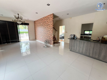 *****บ้านเดี่ยวมือสองปทุมธานี โครงการ สราญสิริ ติวานนท์-แจ้งวัฒนะ หลังมุม เนื้อที่กว้างเกือบ 66 ตร.ว. ฟังก์ชัน 3 ห้องนอน 3 ห้องน้ำ 2 ที่จอดรถ อยู่ต้นโครงการ มีความเป็นส่วนตัวสุดๆ ภายในสภาพดี บนทำเลแห่งการเดินทาง เชื่อมต่อ ถนนติวานนท์, ถนนสรงประภา ใกล้ทางด่วน "ศรีสมาน" จองเลย!