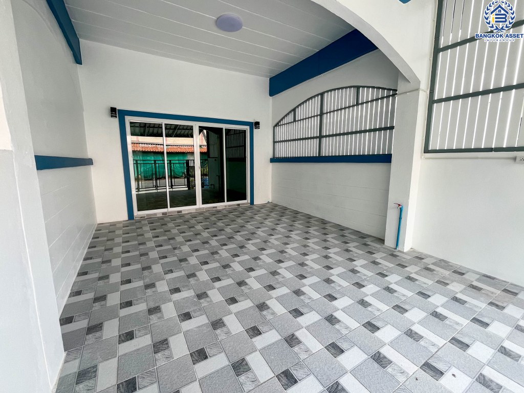 *****ทาวน์เฮ้าส์มือสอง โครงการ ปิยวรารมย์ บ้านกล้วย-ไทรน้อย หลังมุม เนื้อที่ 16 ตร.ว. ฟังก์ชัน 3 ห้องนอน 2 ห้องน้ำ 1 ที่จอดรถ บ้านรีโนเวทใหม่ทั้งหลัง สวยงาม ฟรีโอน โครงการบนทำเลเดินทางสะดวก เชื่อมต่อถนนบางกรวย-ไทรน้อย ถนนกาญจนาภิเษก ถนนชัยพฤกษ์ ใกล้รถไฟฟ้าสายสีม่วง "สถานีคลองบางไผ่"