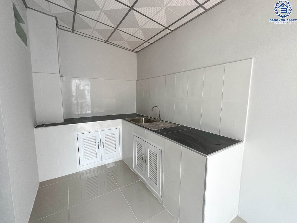 *****ทาวน์เฮ้าส์มือสอง โครงการ ปิยวรารมย์ บ้านกล้วย-ไทรน้อย หลังมุม เนื้อที่ 16 ตร.ว. ฟังก์ชัน 3 ห้องนอน 2 ห้องน้ำ 1 ที่จอดรถ บ้านรีโนเวทใหม่ทั้งหลัง สวยงาม ฟรีโอน โครงการบนทำเลเดินทางสะดวก เชื่อมต่อถนนบางกรวย-ไทรน้อย ถนนกาญจนาภิเษก ถนนชัยพฤกษ์ ใกล้รถไฟฟ้าสายสีม่วง "สถานีคลองบางไผ่"