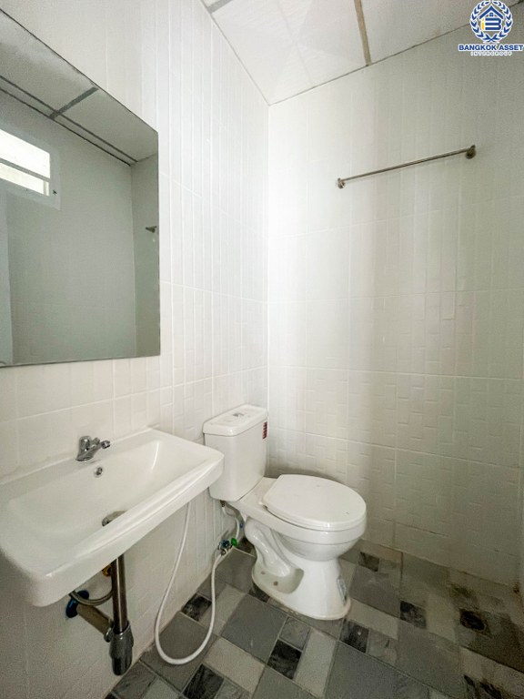 *****ทาวน์เฮ้าส์มือสอง โครงการ ปิยวรารมย์ บ้านกล้วย-ไทรน้อย หลังมุม เนื้อที่ 16 ตร.ว. ฟังก์ชัน 3 ห้องนอน 2 ห้องน้ำ 1 ที่จอดรถ บ้านรีโนเวทใหม่ทั้งหลัง สวยงาม ฟรีโอน โครงการบนทำเลเดินทางสะดวก เชื่อมต่อถนนบางกรวย-ไทรน้อย ถนนกาญจนาภิเษก ถนนชัยพฤกษ์ ใกล้รถไฟฟ้าสายสีม่วง "สถานีคลองบางไผ่"