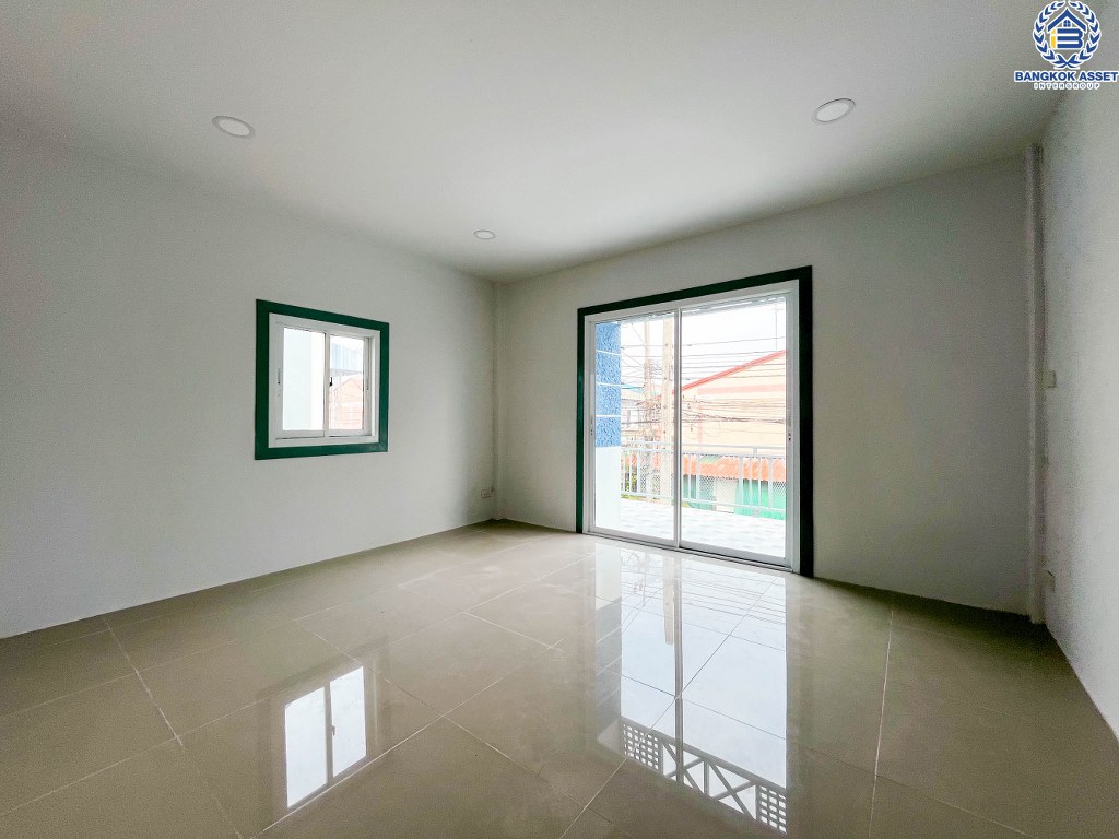 *****ทาวน์เฮ้าส์มือสอง โครงการ ปิยวรารมย์ บ้านกล้วย-ไทรน้อย หลังมุม เนื้อที่ 16 ตร.ว. ฟังก์ชัน 3 ห้องนอน 2 ห้องน้ำ 1 ที่จอดรถ บ้านรีโนเวทใหม่ทั้งหลัง สวยงาม ฟรีโอน โครงการบนทำเลเดินทางสะดวก เชื่อมต่อถนนบางกรวย-ไทรน้อย ถนนกาญจนาภิเษก ถนนชัยพฤกษ์ ใกล้รถไฟฟ้าสายสีม่วง "สถานีคลองบางไผ่"