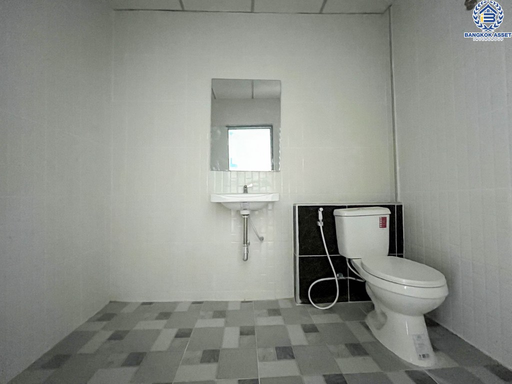 *****ทาวน์เฮ้าส์มือสอง โครงการ ปิยวรารมย์ บ้านกล้วย-ไทรน้อย หลังมุม เนื้อที่ 16 ตร.ว. ฟังก์ชัน 3 ห้องนอน 2 ห้องน้ำ 1 ที่จอดรถ บ้านรีโนเวทใหม่ทั้งหลัง สวยงาม ฟรีโอน โครงการบนทำเลเดินทางสะดวก เชื่อมต่อถนนบางกรวย-ไทรน้อย ถนนกาญจนาภิเษก ถนนชัยพฤกษ์ ใกล้รถไฟฟ้าสายสีม่วง "สถานีคลองบางไผ่"