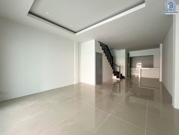 *****ทาวน์เฮ้าส์มือสอง โครงการ ปิยวรารมย์ บ้านกล้วย-ไทรน้อย หลังมุม เนื้อที่ 16 ตร.ว. ฟังก์ชัน 3 ห้องนอน 2 ห้องน้ำ 1 ที่จอดรถ บ้านรีโนเวทใหม่ทั้งหลัง สวยงาม ฟรีโอน โครงการบนทำเลเดินทางสะดวก เชื่อมต่อถนนบางกรวย-ไทรน้อย ถนนกาญจนาภิเษก ถนนชัยพฤกษ์ ใกล้รถไฟฟ้าสายสีม่วง "สถานีคลองบางไผ่"