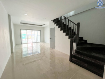 *****ทาวน์เฮ้าส์มือสอง โครงการ ปิยวรารมย์ บ้านกล้วย-ไทรน้อย หลังมุม เนื้อที่ 16 ตร.ว. ฟังก์ชัน 3 ห้องนอน 2 ห้องน้ำ 1 ที่จอดรถ บ้านรีโนเวทใหม่ทั้งหลัง สวยงาม ฟรีโอน โครงการบนทำเลเดินทางสะดวก เชื่อมต่อถนนบางกรวย-ไทรน้อย ถนนกาญจนาภิเษก ถนนชัยพฤกษ์ ใกล้รถไฟฟ้าสายสีม่วง "สถานีคลองบางไผ่"