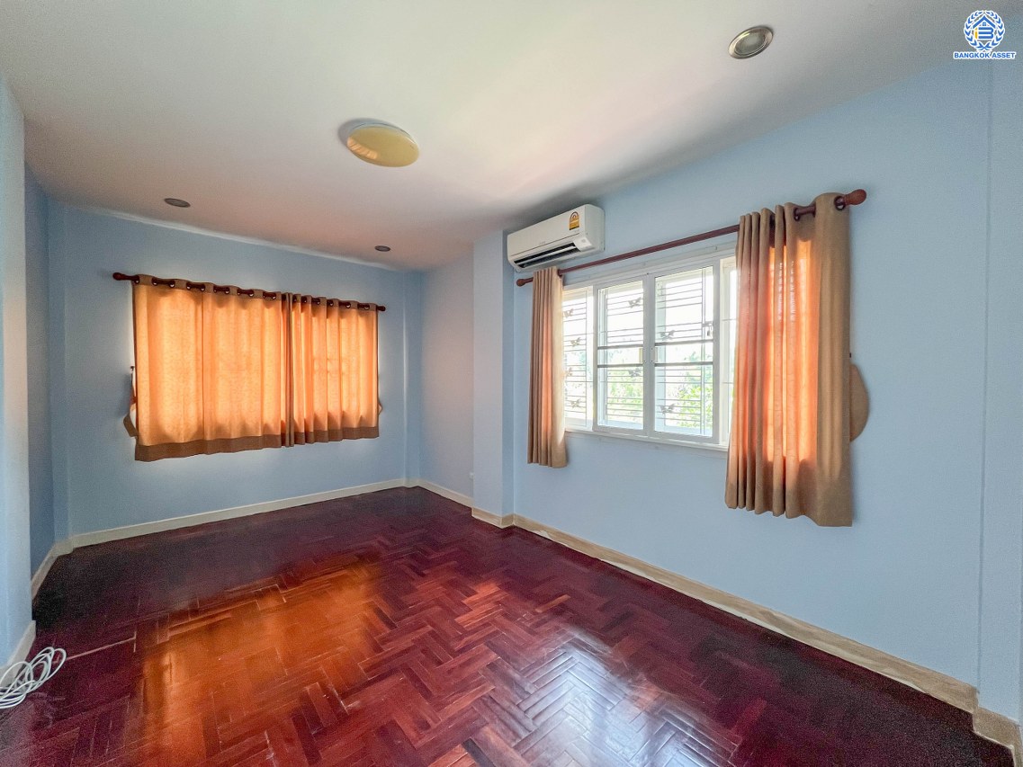 *****ทาวน์เฮ้าส์มือสองนนทบุรี โครงการ เปี่ยมสุข รัตนาธิเบศร์ หลังมุม เนื้อที่กว้างมากถึง 24.6 ตร.ว. ฟังก์ชัน 3 ห้องนอน 2 ห้องน้ำ บ้านเนื้อที่เยอะ บนทำเลเดินทางสะดวก เชื่อมต่อ ถนนรัตนาธิเบศร์, ถนนนนทบุรี ใกล้ทางด่วน "งามวงศ์วาน" และห่างจากรถไฟฟ้าสายสีม่วง "สถานีสะพานพระนั่งเกล้า" เพียง 5 นาที