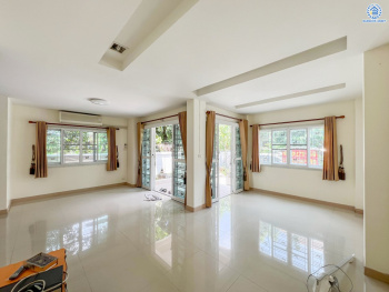 *****ทาวน์เฮ้าส์มือสองนนทบุรี โครงการ เปี่ยมสุข รัตนาธิเบศร์ หลังมุม เนื้อที่กว้างมากถึง 24.6 ตร.ว. ฟังก์ชัน 3 ห้องนอน 2 ห้องน้ำ บ้านเนื้อที่เยอะ บนทำเลเดินทางสะดวก เชื่อมต่อ ถนนรัตนาธิเบศร์, ถนนนนทบุรี ใกล้ทางด่วน "งามวงศ์วาน" และห่างจากรถไฟฟ้าสายสีม่วง "สถานีสะพานพระนั่งเกล้า" เพียง 5 นาที