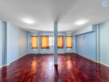 *****ทาวน์เฮ้าส์มือสองนนทบุรี โครงการ เปี่ยมสุข รัตนาธิเบศร์ หลังมุม เนื้อที่กว้างมากถึง 24.6 ตร.ว. ฟังก์ชัน 3 ห้องนอน 2 ห้องน้ำ บ้านเนื้อที่เยอะ บนทำเลเดินทางสะดวก เชื่อมต่อ ถนนรัตนาธิเบศร์, ถนนนนทบุรี ใกล้ทางด่วน "งามวงศ์วาน" และห่างจากรถไฟฟ้าสายสีม่วง "สถานีสะพานพระนั่งเกล้า" เพียง 5 นาที