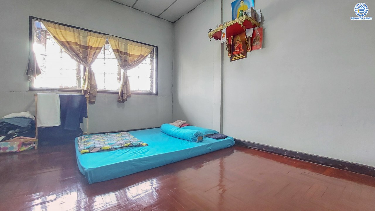 *****ทาวน์เฮ้าส์มือสองกรุงเทพมหานคร โครงการ สินธานี2 รามอินทรา เนื้อที่ 18.6 ตร.ว. ฟังก์ชัน 2 ห้องนอน 2 ห้องน้ำ 1 ที่จอดรถ บ้านพร้อมอยู่ บนทำเลดี  ติดถนนรามอินทรา เชื่อมต่อถนนรามคำแหง, ถนนเลียบคลองสอง ใกล้รถไฟฟ้าสายสีชมพู "สถานีเศรษฐบุตรบำเพ็ญ" ประมาณ 750 เมตร