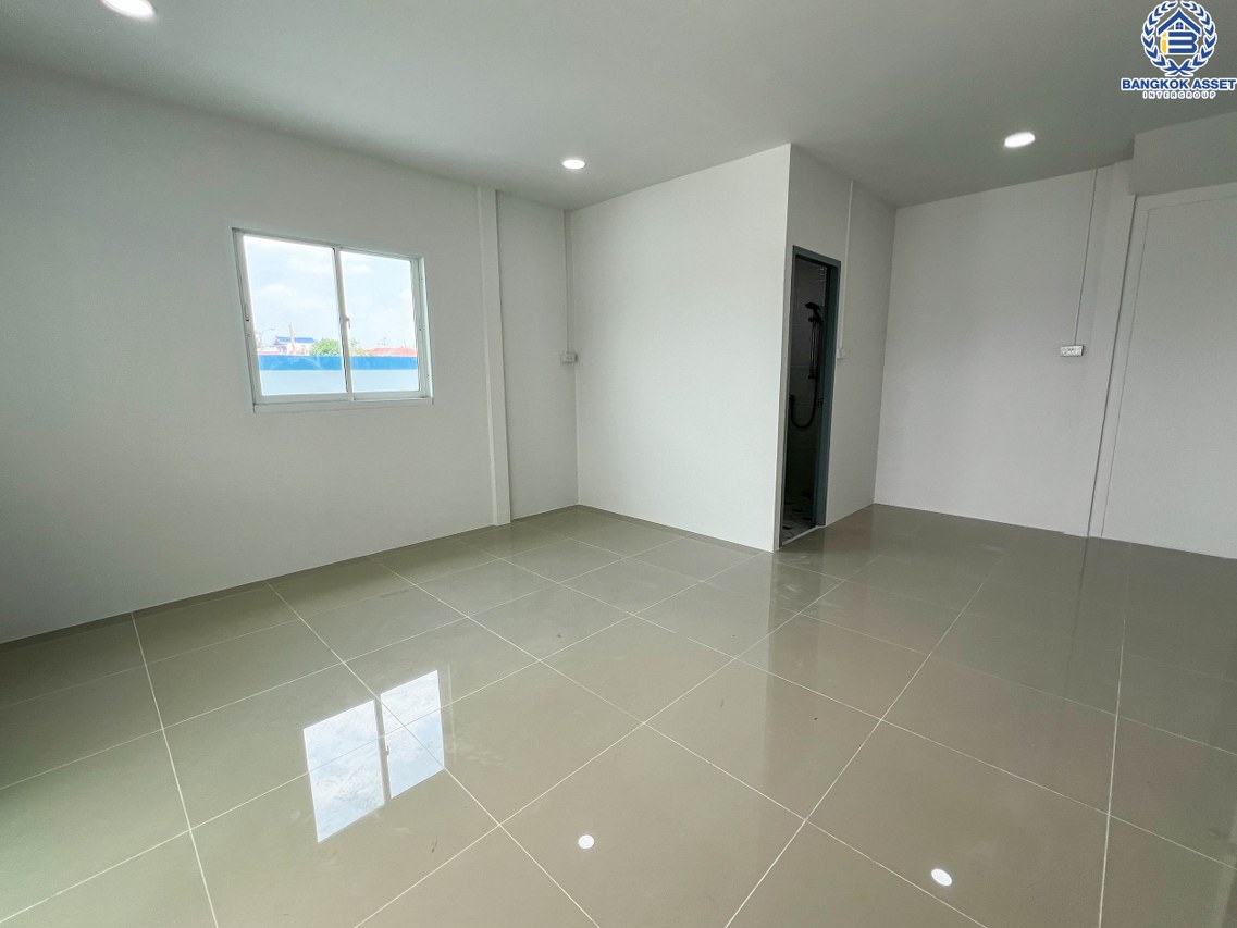 *****ทาวน์เฮ้าส์ชั้นเดียวมือสองนนทบุรี โครงการ พฤกษา3 กาญจนาภิเษก เนื้อที่กว้างขวางถึง 34.6 ตร.ว. ฟังก์ชัน 3 ห้องนอน 2 ห้องน้ำ 2 ที่จอดรถ บ้านตกแต่งใหม่พร้อมอยู่ บนทำเลแห่งการเดินทาง เชื่อมต่อถนนกาญจนาภิเษก ใกล้เซ็นทรัลเวสเกต, บิ๊กซี บางใหญ่ และจุดขึ้นทางด่วน "กาญจนาภิเษก"