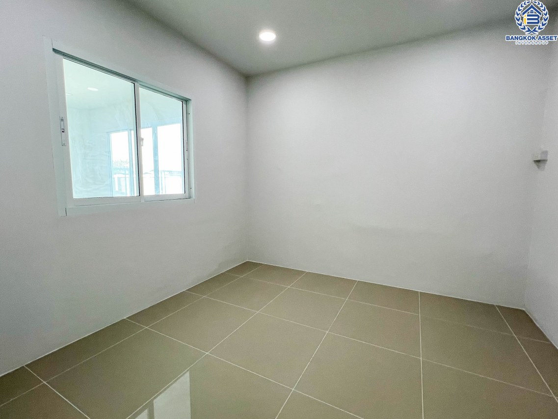 *****ทาวน์เฮ้าส์ชั้นเดียวมือสองนนทบุรี โครงการ พฤกษา3 กาญจนาภิเษก เนื้อที่กว้างขวางถึง 34.6 ตร.ว. ฟังก์ชัน 3 ห้องนอน 2 ห้องน้ำ 2 ที่จอดรถ บ้านตกแต่งใหม่พร้อมอยู่ บนทำเลแห่งการเดินทาง เชื่อมต่อถนนกาญจนาภิเษก ใกล้เซ็นทรัลเวสเกต, บิ๊กซี บางใหญ่ และจุดขึ้นทางด่วน "กาญจนาภิเษก"