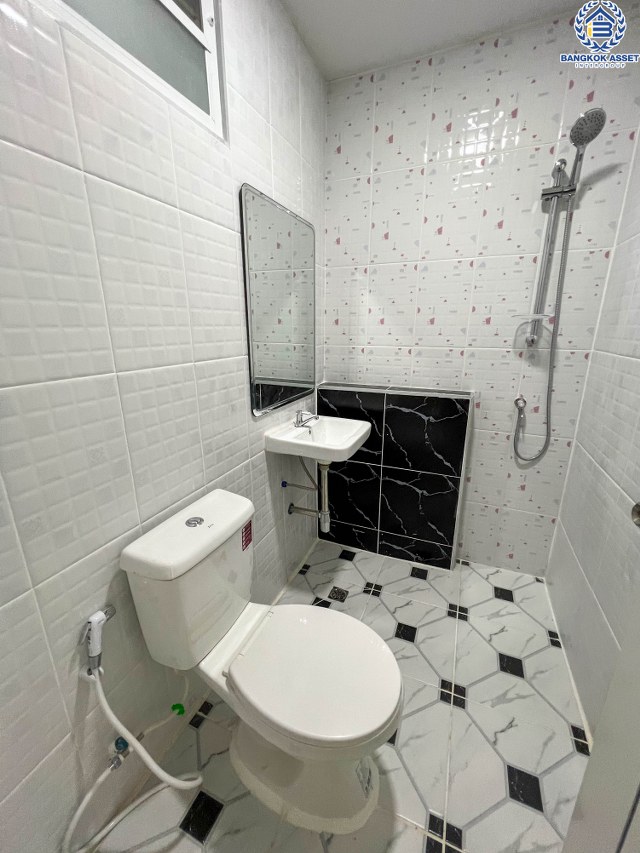 *****ทาวน์เฮ้าส์ชั้นเดียวมือสองนนทบุรี โครงการ พฤกษา3 กาญจนาภิเษก เนื้อที่กว้างขวางถึง 34.6 ตร.ว. ฟังก์ชัน 3 ห้องนอน 2 ห้องน้ำ 2 ที่จอดรถ บ้านตกแต่งใหม่พร้อมอยู่ บนทำเลแห่งการเดินทาง เชื่อมต่อถนนกาญจนาภิเษก ใกล้เซ็นทรัลเวสเกต, บิ๊กซี บางใหญ่ และจุดขึ้นทางด่วน "กาญจนาภิเษก"