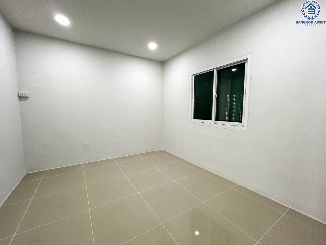 *****ทาวน์เฮ้าส์ชั้นเดียวมือสองนนทบุรี โครงการ พฤกษา3 กาญจนาภิเษก เนื้อที่กว้างขวางถึง 34.6 ตร.ว. ฟังก์ชัน 3 ห้องนอน 2 ห้องน้ำ 2 ที่จอดรถ บ้านตกแต่งใหม่พร้อมอยู่ บนทำเลแห่งการเดินทาง เชื่อมต่อถนนกาญจนาภิเษก ใกล้เซ็นทรัลเวสเกต, บิ๊กซี บางใหญ่ และจุดขึ้นทางด่วน "กาญจนาภิเษก"