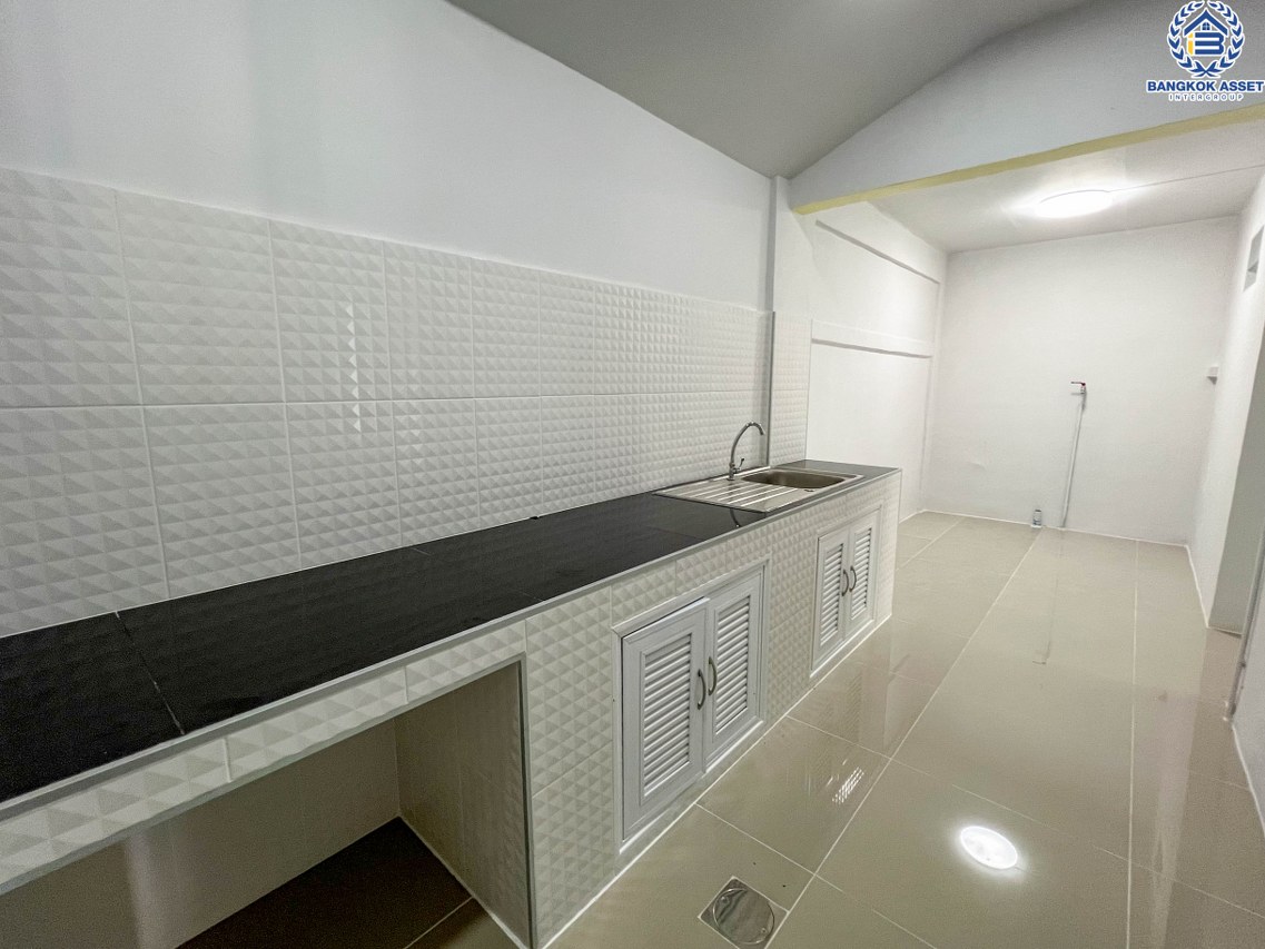 *****ทาวน์เฮ้าส์ชั้นเดียวมือสองนนทบุรี โครงการ พฤกษา3 กาญจนาภิเษก เนื้อที่กว้างขวางถึง 34.6 ตร.ว. ฟังก์ชัน 3 ห้องนอน 2 ห้องน้ำ 2 ที่จอดรถ บ้านตกแต่งใหม่พร้อมอยู่ บนทำเลแห่งการเดินทาง เชื่อมต่อถนนกาญจนาภิเษก ใกล้เซ็นทรัลเวสเกต, บิ๊กซี บางใหญ่ และจุดขึ้นทางด่วน "กาญจนาภิเษก"