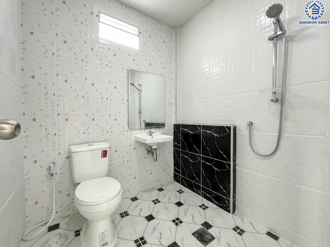 *****ทาวน์เฮ้าส์ชั้นเดียวมือสองนนทบุรี โครงการ พฤกษา3 กาญจนาภิเษก เนื้อที่กว้างขวางถึง 34.6 ตร.ว. ฟังก์ชัน 3 ห้องนอน 2 ห้องน้ำ 2 ที่จอดรถ บ้านตกแต่งใหม่พร้อมอยู่ บนทำเลแห่งการเดินทาง เชื่อมต่อถนนกาญจนาภิเษก ใกล้เซ็นทรัลเวสเกต, บิ๊กซี บางใหญ่ และจุดขึ้นทางด่วน "กาญจนาภิเษก"