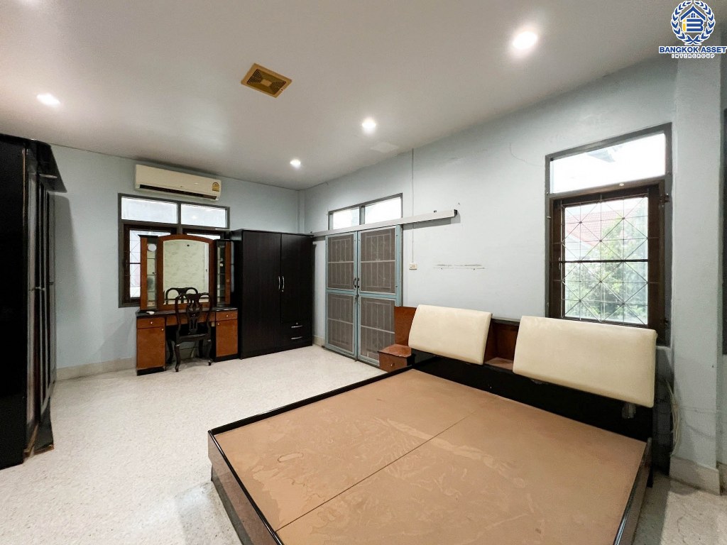 *****บ้านเดี่ยวมือสอง โครงการ บ้านสวนทองวิลล่า สรงประภา เนื้อที่ 63.10 ตร.ว. ฟังก์ชัน 4 ห้องนอน 3 ห้องน้ำ 2 ที่จอดรถ บ้านฟังก์ชันคุ้มค่า ใกล้แหล่งอำนวยความสะดวก เชื่อมต่อถนนสรงประภา ถนนกำแพงเพชร ใกล้รถไฟฟ้าสายสีแดง "สถานีดอนเมือง" และจุดขึ้นทางด่วน "ศรีสมาน"