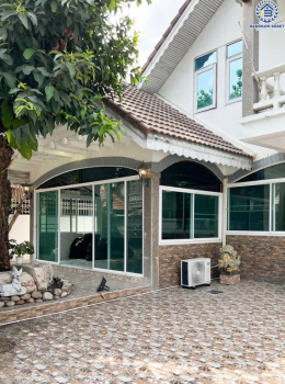 *****บ้านเดี่ยวมือสอง โครงการ บ้านสวนทองวิลล่า สรงประภา เนื้อที่ 63.10 ตร.ว. ฟังก์ชัน 4 ห้องนอน 3 ห้องน้ำ 2 ที่จอดรถ บ้านฟังก์ชันคุ้มค่า ใกล้แหล่งอำนวยความสะดวก เชื่อมต่อถนนสรงประภา ถนนกำแพงเพชร ใกล้รถไฟฟ้าสายสีแดง "สถานีดอนเมือง" และจุดขึ้นทางด่วน "ศรีสมาน"