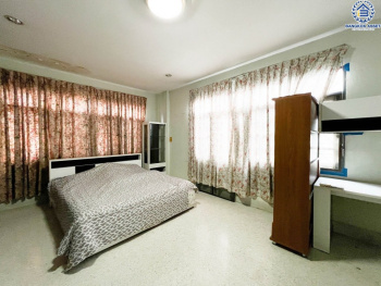 *****บ้านเดี่ยวมือสอง โครงการ บ้านสวนทองวิลล่า สรงประภา เนื้อที่ 63.10 ตร.ว. ฟังก์ชัน 4 ห้องนอน 3 ห้องน้ำ 2 ที่จอดรถ บ้านฟังก์ชันคุ้มค่า ใกล้แหล่งอำนวยความสะดวก เชื่อมต่อถนนสรงประภา ถนนกำแพงเพชร ใกล้รถไฟฟ้าสายสีแดง "สถานีดอนเมือง" และจุดขึ้นทางด่วน "ศรีสมาน"