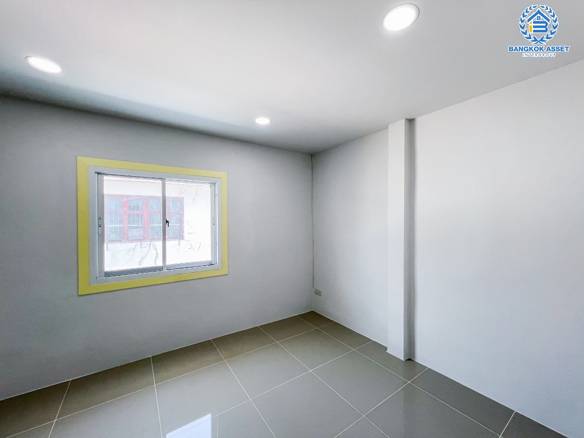 *****ทาวน์เฮ้าส์มือสองนนทบุรี โครงการ ปิยะวรารมย์ บ้านกล้วย-ไทรน้อย เฟส2 บ้านหลังมุม เนื้อที่กว้างมากถึง 23 ตร.ว. ฟังก์ชัน 3 ห้องนอน 2 ห้องน้ำ รีโนเวทใหม่ พร้อมเข้าอยู่ บนทำเลแห่งการเดินทาง เชื่อมต่อ ถนนบ้านกล้วย-ไทรน้อย, ถนนกาญจนาภิเษก, ถนนชัยพฤกษ์ ในราคาสุดคุ้ม!