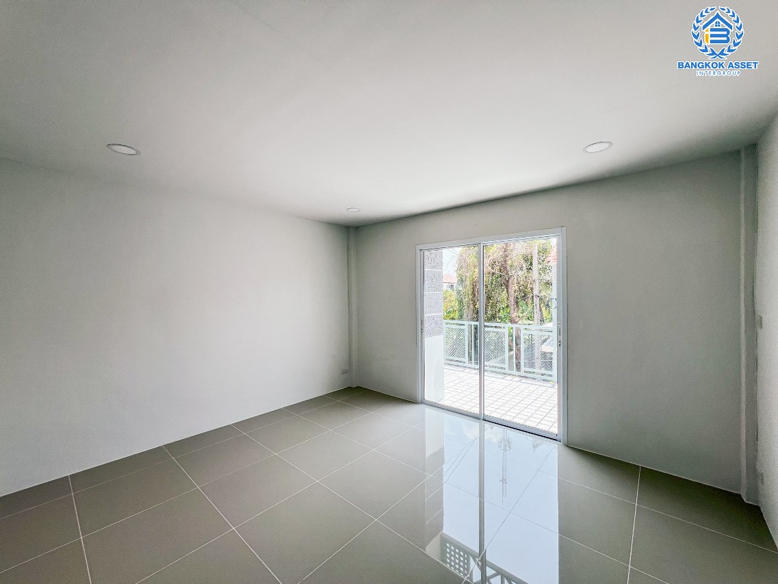 *****ทาวน์เฮ้าส์มือสองนนทบุรี โครงการ ปิยะวรารมย์ บ้านกล้วย-ไทรน้อย เฟส2 บ้านหลังมุม เนื้อที่กว้างมากถึง 23 ตร.ว. ฟังก์ชัน 3 ห้องนอน 2 ห้องน้ำ รีโนเวทใหม่ พร้อมเข้าอยู่ บนทำเลแห่งการเดินทาง เชื่อมต่อ ถนนบ้านกล้วย-ไทรน้อย, ถนนกาญจนาภิเษก, ถนนชัยพฤกษ์ ในราคาสุดคุ้ม!