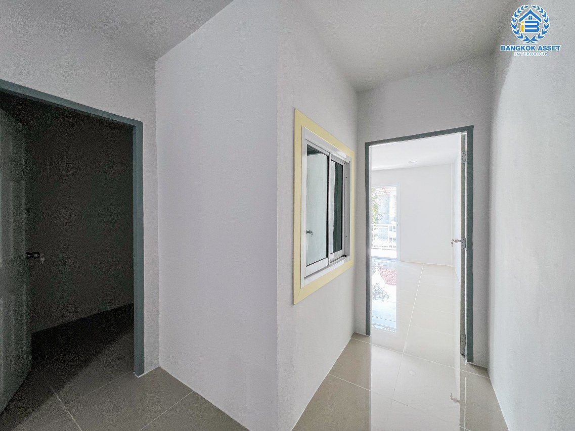 *****ทาวน์เฮ้าส์มือสองนนทบุรี โครงการ ปิยะวรารมย์ บ้านกล้วย-ไทรน้อย เฟส2 บ้านหลังมุม เนื้อที่กว้างมากถึง 23 ตร.ว. ฟังก์ชัน 3 ห้องนอน 2 ห้องน้ำ รีโนเวทใหม่ พร้อมเข้าอยู่ บนทำเลแห่งการเดินทาง เชื่อมต่อ ถนนบ้านกล้วย-ไทรน้อย, ถนนกาญจนาภิเษก, ถนนชัยพฤกษ์ ในราคาสุดคุ้ม!