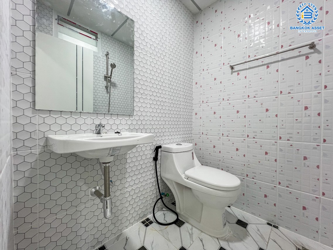 *****ทาวน์เฮ้าส์มือสองนนทบุรี โครงการ ปิยะวรารมย์ บ้านกล้วย-ไทรน้อย เฟส2 บ้านหลังมุม เนื้อที่กว้างมากถึง 23 ตร.ว. ฟังก์ชัน 3 ห้องนอน 2 ห้องน้ำ รีโนเวทใหม่ พร้อมเข้าอยู่ บนทำเลแห่งการเดินทาง เชื่อมต่อ ถนนบ้านกล้วย-ไทรน้อย, ถนนกาญจนาภิเษก, ถนนชัยพฤกษ์ ในราคาสุดคุ้ม!