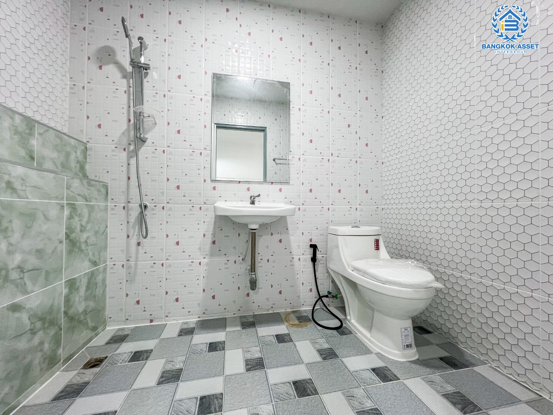 *****ทาวน์เฮ้าส์มือสองนนทบุรี โครงการ ปิยะวรารมย์ บ้านกล้วย-ไทรน้อย เฟส2 บ้านหลังมุม เนื้อที่กว้างมากถึง 23 ตร.ว. ฟังก์ชัน 3 ห้องนอน 2 ห้องน้ำ รีโนเวทใหม่ พร้อมเข้าอยู่ บนทำเลแห่งการเดินทาง เชื่อมต่อ ถนนบ้านกล้วย-ไทรน้อย, ถนนกาญจนาภิเษก, ถนนชัยพฤกษ์ ในราคาสุดคุ้ม!