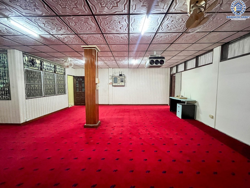 *****อาคารพานิชย์มือสอง ซอยพรานนก6 จรัญสนิทวงศ์ เนื้อที่ 39 ตร.ว. ฟังก์ชัน 8 ห้องนอน 8 ห้องน้ำ 3 ที่จอดรถ เฟอร์นิเจอร์บิวอินท์ โครงการบนทำเลเมือง เดินทางสะดวก เชื่อมต่อถนนจรัญสนิทวงศ์ ถนนสิรินธร ใกล้รถไฟฟ้าสายสีน้ำเงิน "สถานีไฟฉาย"