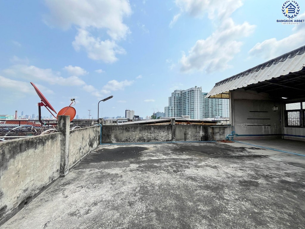 *****อาคารพานิชย์มือสอง ซอยพรานนก6 จรัญสนิทวงศ์ เนื้อที่ 39 ตร.ว. ฟังก์ชัน 8 ห้องนอน 8 ห้องน้ำ 3 ที่จอดรถ เฟอร์นิเจอร์บิวอินท์ โครงการบนทำเลเมือง เดินทางสะดวก เชื่อมต่อถนนจรัญสนิทวงศ์ ถนนสิรินธร ใกล้รถไฟฟ้าสายสีน้ำเงิน "สถานีไฟฉาย"