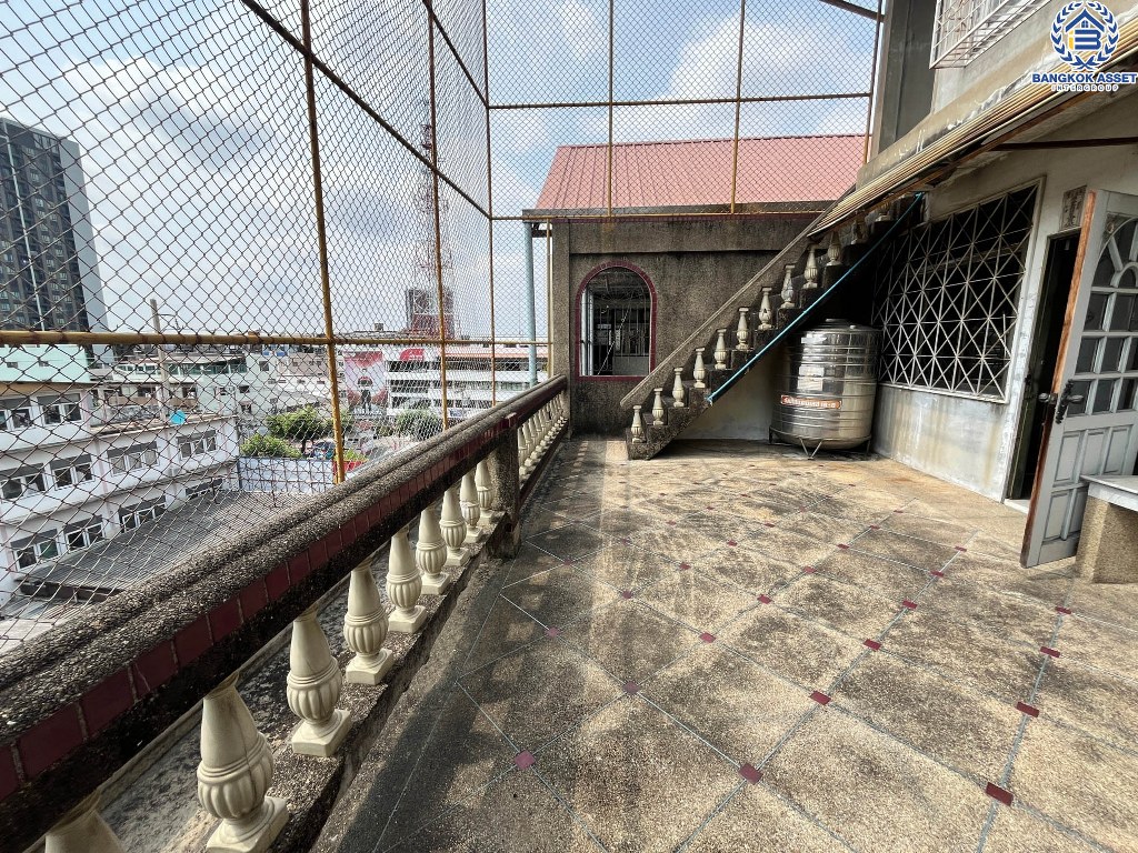 *****อาคารพานิชย์มือสอง ซอยพรานนก6 จรัญสนิทวงศ์ เนื้อที่ 39 ตร.ว. ฟังก์ชัน 8 ห้องนอน 8 ห้องน้ำ 3 ที่จอดรถ เฟอร์นิเจอร์บิวอินท์ โครงการบนทำเลเมือง เดินทางสะดวก เชื่อมต่อถนนจรัญสนิทวงศ์ ถนนสิรินธร ใกล้รถไฟฟ้าสายสีน้ำเงิน "สถานีไฟฉาย"