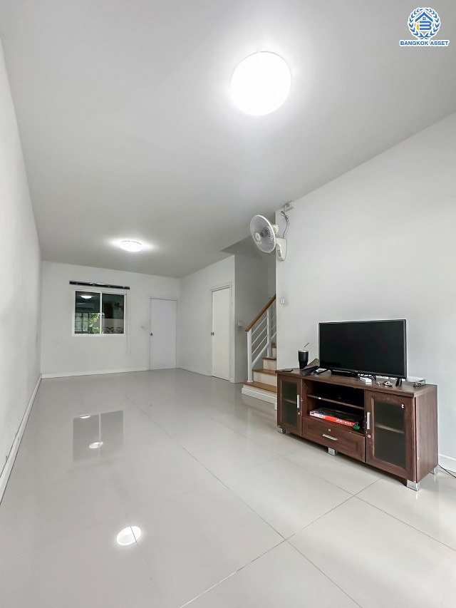 *****ทาวน์เฮ้าส์มือสองปทุมธานี โครงการ เจทาวน์ รังสิต-คลอง1 เนื้อที่ 17.8 ตร.ว. ฟังก์ชัน 4 ห้องนอน 2 ห้องน้ำ แถมฟรี! 4 เครื่องปรับอากาศ บนทำเลเข้า-ออกเมืองสะดวก เชื่อมต่อ ถนนพหลโยธิน, ถนนวิภาวดีรังสิต ใกล้รถไฟฟ้าสายสีเขียว "สถานีแยก คปอ." และทางด่วน "อุตราภิมุข"