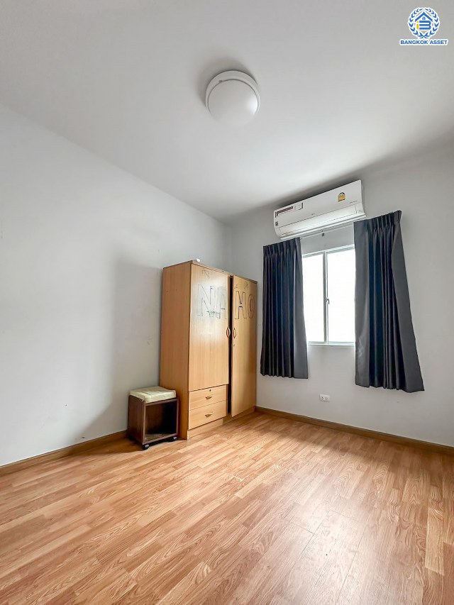 *****ทาวน์เฮ้าส์มือสองปทุมธานี โครงการ เจทาวน์ รังสิต-คลอง1 เนื้อที่ 17.8 ตร.ว. ฟังก์ชัน 4 ห้องนอน 2 ห้องน้ำ แถมฟรี! 4 เครื่องปรับอากาศ บนทำเลเข้า-ออกเมืองสะดวก เชื่อมต่อ ถนนพหลโยธิน, ถนนวิภาวดีรังสิต ใกล้รถไฟฟ้าสายสีเขียว "สถานีแยก คปอ." และทางด่วน "อุตราภิมุข"