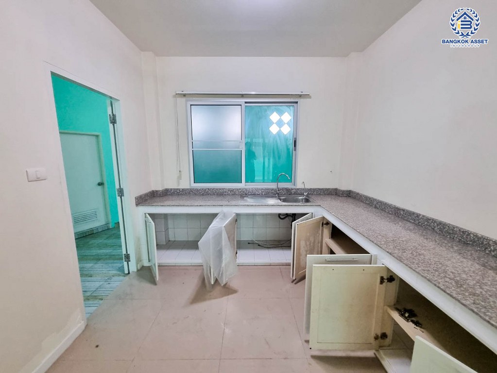 บ้านเดี่ยวมือสอง โครงการ วิลล่าการ์เด้น1 รัตนาธิเบศร์ เนื้อที่ 58.10 ตร.ว. ฟังก์ชัน 3 ห้องนอน 3 ห้องน้ำ 2 ที่จอดรถ มีอาคารอเนกประสงค์ พร้อมสระว่ายน้ำในตัว โครงการบนทำเลติดถนนใหญ่ เชื่อมต่อถนนรัตนาธิเบศร์ ถนนราชพฤกษ์ ถนนกาญจนาภิเษก ใกล้รถไฟฟ้าสายสีม่วง "สถานีบางพลู"...