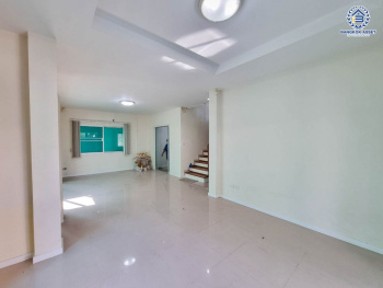 บ้านเดี่ยวมือสอง โครงการ วิลล่าการ์เด้น1 รัตนาธิเบศร์ เนื้อที่ 58.10 ตร.ว. ฟังก์ชัน 3 ห้องนอน 3 ห้องน้ำ 2 ที่จอดรถ มีอาคารอเนกประสงค์ พร้อมสระว่ายน้ำในตัว โครงการบนทำเลติดถนนใหญ่ เชื่อมต่อถนนรัตนาธิเบศร์ ถนนราชพฤกษ์ ถนนกาญจนาภิเษก ใกล้รถไฟฟ้าสายสีม่วง "สถานีบางพลู"...