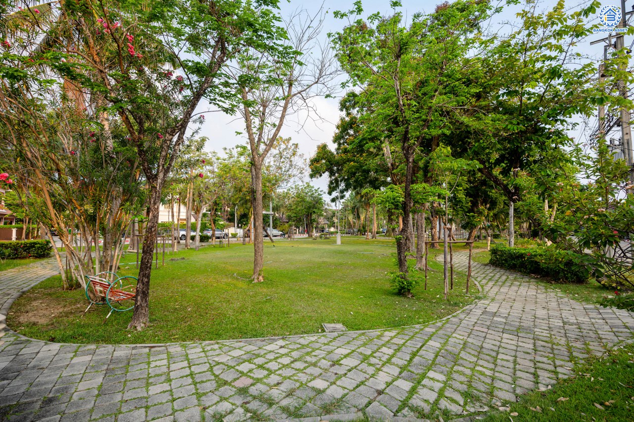 บ้านมือสองตกแต่งใหม่ โครงการ วรารมย์ เพชรเกษม69 แบรนด์ Q.House รองรับทุกความสุขของทุกคนในครอบครัว เนื้อที่ 80.8 ตร.ว. พื้นที่ใช้สอย 280.92 ตร.ม. ฟังก์ชัน 4 ห้องนอน 3 ห้องน้ำ จอดรถได้ 2 คัน บนทำเลใกล้ The Mall บางแค และเชื่อมต่อ ถนนกาญจนาฯ ถนนบางบอน และถนนพุทธมณฑลสาย4