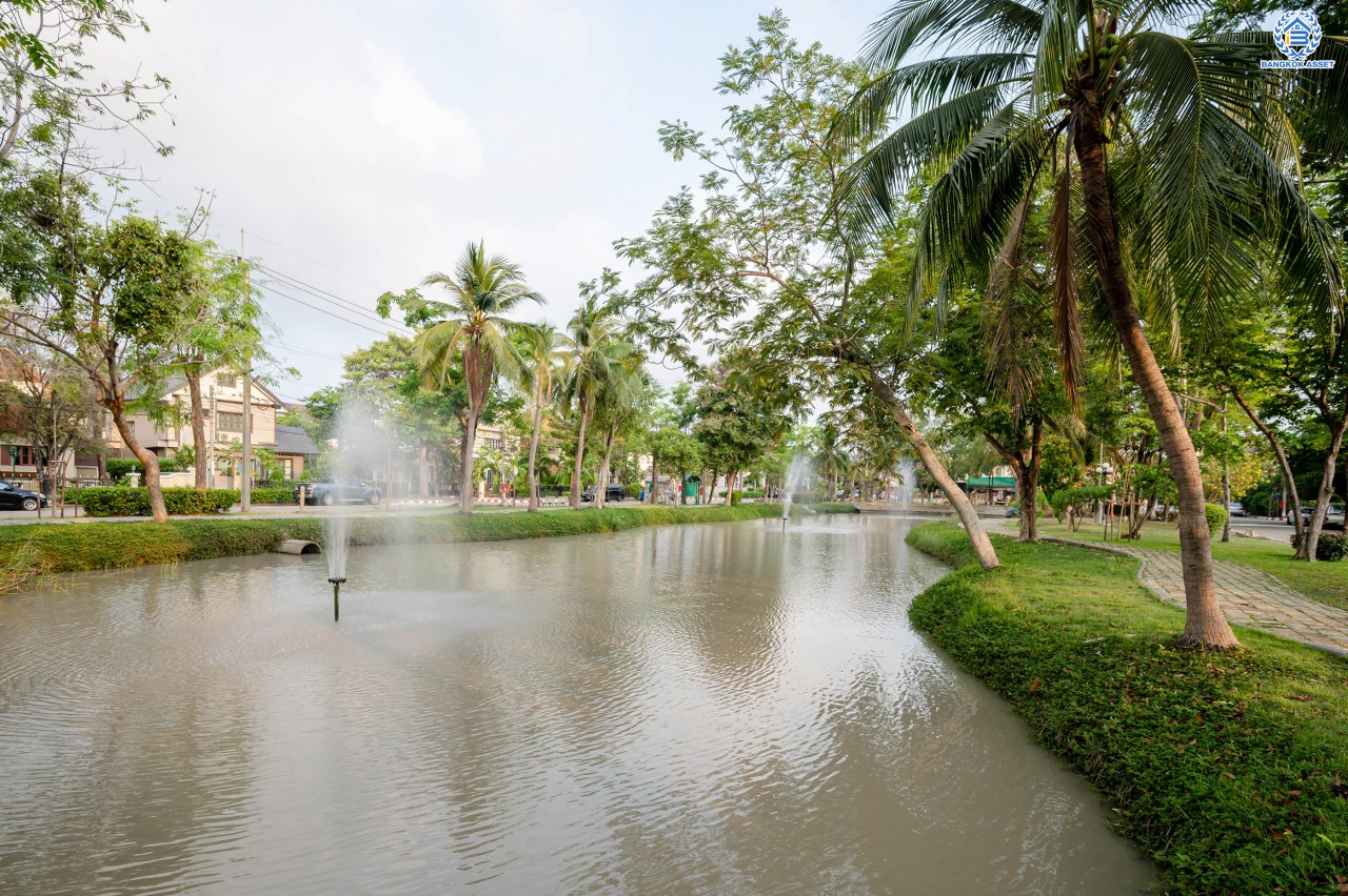 บ้านมือสองตกแต่งใหม่ โครงการ วรารมย์ เพชรเกษม69 แบรนด์ Q.House รองรับทุกความสุขของทุกคนในครอบครัว เนื้อที่ 80.8 ตร.ว. พื้นที่ใช้สอย 280.92 ตร.ม. ฟังก์ชัน 4 ห้องนอน 3 ห้องน้ำ จอดรถได้ 2 คัน บนทำเลใกล้ The Mall บางแค และเชื่อมต่อ ถนนกาญจนาฯ ถนนบางบอน และถนนพุทธมณฑลสาย4