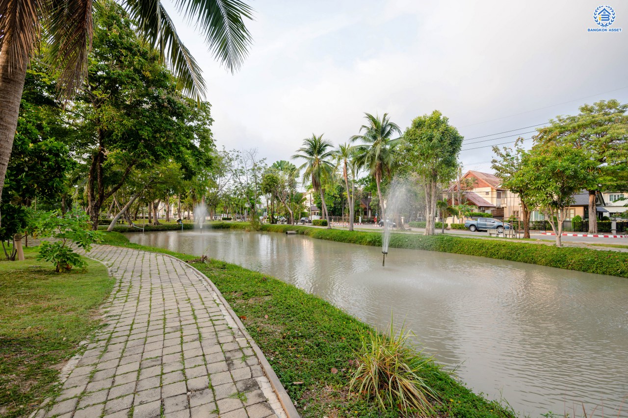 บ้านมือสองตกแต่งใหม่ โครงการ วรารมย์ เพชรเกษม69 แบรนด์ Q.House รองรับทุกความสุขของทุกคนในครอบครัว เนื้อที่ 80.8 ตร.ว. พื้นที่ใช้สอย 280.92 ตร.ม. ฟังก์ชัน 4 ห้องนอน 3 ห้องน้ำ จอดรถได้ 2 คัน บนทำเลใกล้ The Mall บางแค และเชื่อมต่อ ถนนกาญจนาฯ ถนนบางบอน และถนนพุทธมณฑลสาย4