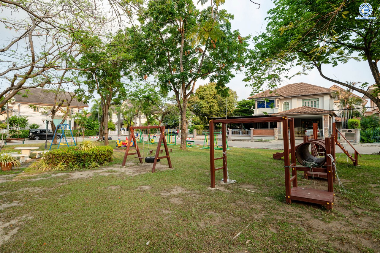 บ้านมือสองตกแต่งใหม่ โครงการ วรารมย์ เพชรเกษม69 แบรนด์ Q.House รองรับทุกความสุขของทุกคนในครอบครัว เนื้อที่ 80.8 ตร.ว. พื้นที่ใช้สอย 280.92 ตร.ม. ฟังก์ชัน 4 ห้องนอน 3 ห้องน้ำ จอดรถได้ 2 คัน บนทำเลใกล้ The Mall บางแค และเชื่อมต่อ ถนนกาญจนาฯ ถนนบางบอน และถนนพุทธมณฑลสาย4