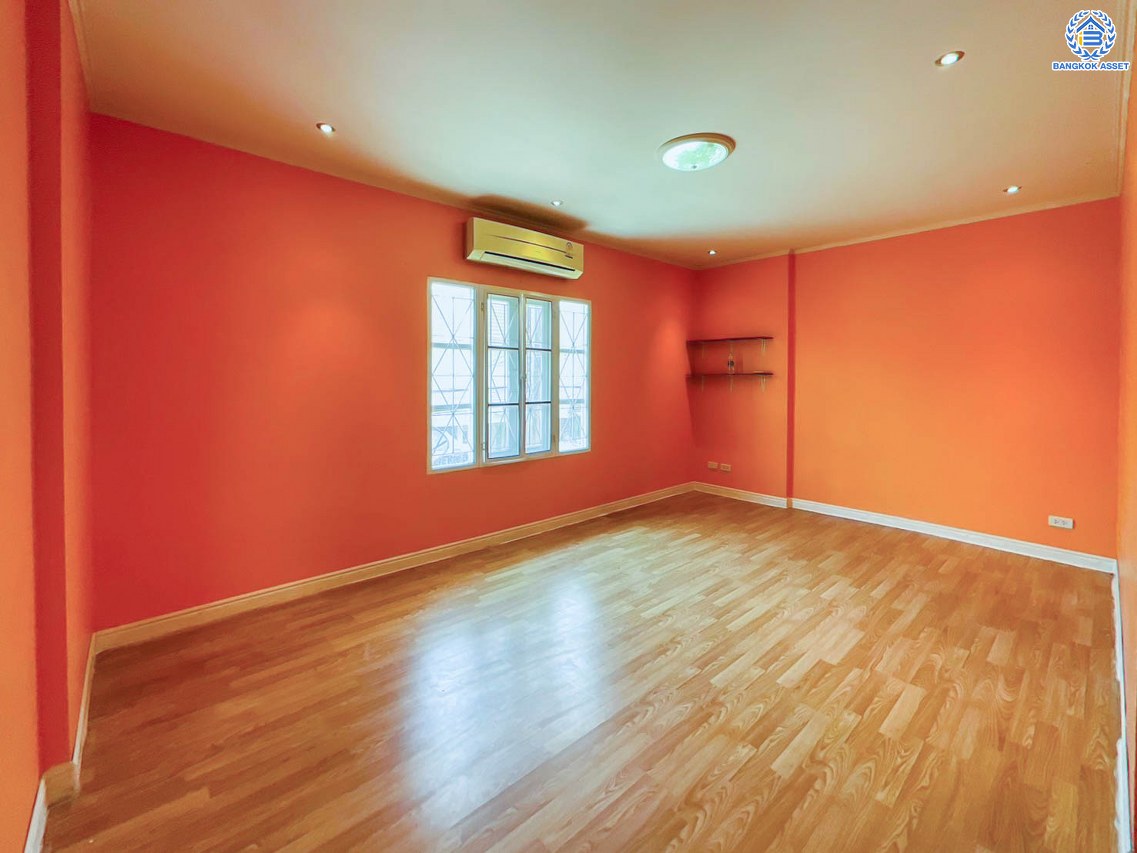 *****ทาวน์เฮ้าส์มือสองปทุมธานี โครงการ ภัทรินทร์ คูบางหลวง-ปทุมธานี เนื้อที่เกือบ 19 ตร.ว. ฟังก์ชัน 2 ห้องนอน 2 ห้องน้ำ 2 ที่จอดรถ แถมฟรี! 2 เครื่องปรับอากาศ บ้านสวย สิ่งแวดล้อมดี น่าอยู่ บนทำเลใกล้ม.ธรรมศาสตร์ เชื่อมต่อ ถนนราชพฤกษ์, ถนนปทุมธานี-บางเลน จองเลย!