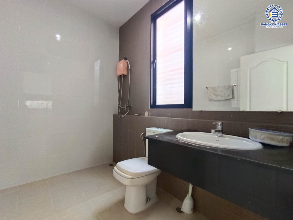 *****บ้านแฝดมือสอง โครงการ เวอรีเดียน ราชพฤกษ์ เนื้อที่ 35.60 ตร.ว. ฟังก์ชัน 5 ห้องนอน 4 ห้องน้ำ 2 ที่จอดรถ โครงการบนทำเลเดินทางสะดวก เชื่อมต่อถนนราชพฤกษ์ ถนนรัตนาธิเบศร์ ถนนบางกรวย-ไทรน้อย ใกล้เซ็นทรัลเวสต์เกต และจุดขึ้นทางด่วน "ศรีรัช"