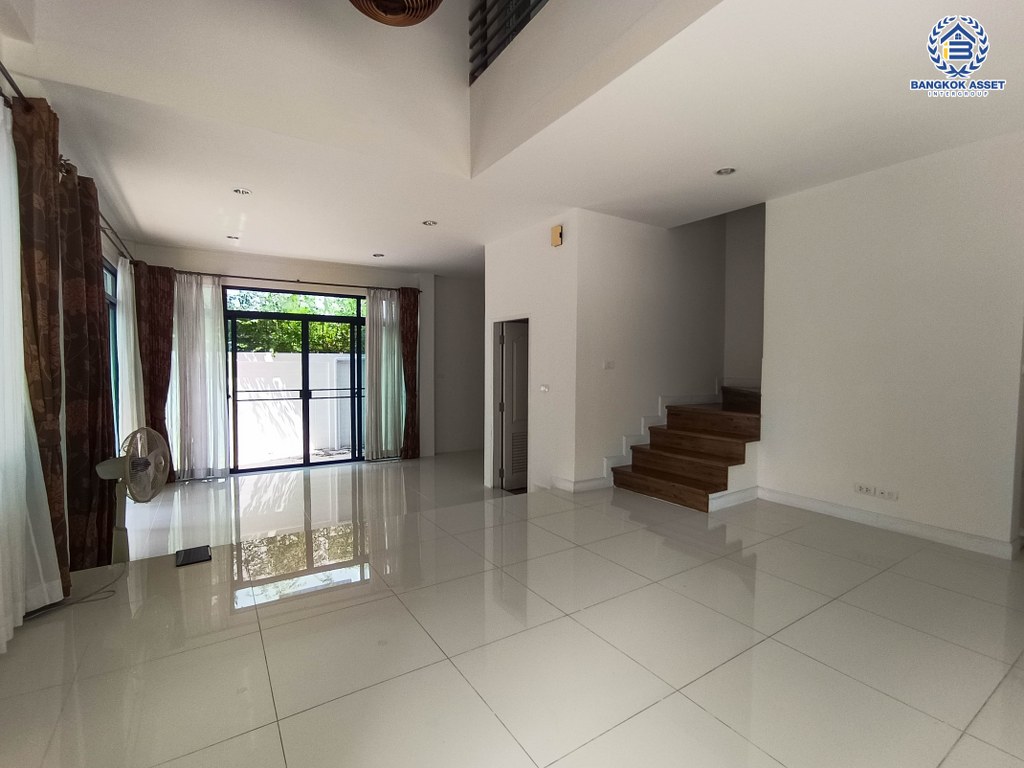 *****บ้านแฝดมือสอง โครงการ เวอรีเดียน ราชพฤกษ์ เนื้อที่ 35.60 ตร.ว. ฟังก์ชัน 5 ห้องนอน 4 ห้องน้ำ 2 ที่จอดรถ โครงการบนทำเลเดินทางสะดวก เชื่อมต่อถนนราชพฤกษ์ ถนนรัตนาธิเบศร์ ถนนบางกรวย-ไทรน้อย ใกล้เซ็นทรัลเวสต์เกต และจุดขึ้นทางด่วน "ศรีรัช"