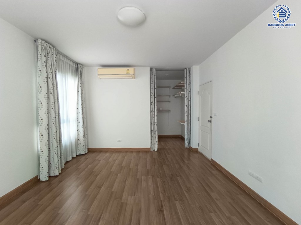 *****บ้านแฝดมือสอง โครงการ เวอรีเดียน ราชพฤกษ์ เนื้อที่ 35.60 ตร.ว. ฟังก์ชัน 5 ห้องนอน 4 ห้องน้ำ 2 ที่จอดรถ โครงการบนทำเลเดินทางสะดวก เชื่อมต่อถนนราชพฤกษ์ ถนนรัตนาธิเบศร์ ถนนบางกรวย-ไทรน้อย ใกล้เซ็นทรัลเวสต์เกต และจุดขึ้นทางด่วน "ศรีรัช"