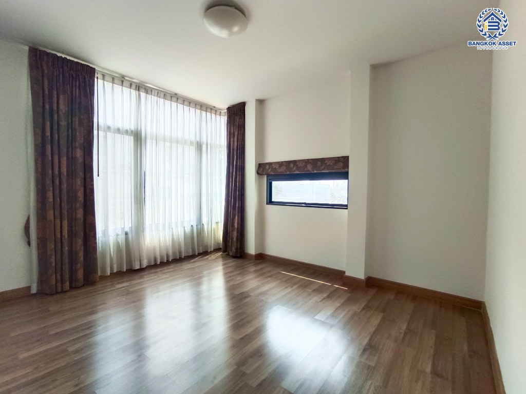 *****บ้านแฝดมือสอง โครงการ เวอรีเดียน ราชพฤกษ์ เนื้อที่ 35.60 ตร.ว. ฟังก์ชัน 5 ห้องนอน 4 ห้องน้ำ 2 ที่จอดรถ โครงการบนทำเลเดินทางสะดวก เชื่อมต่อถนนราชพฤกษ์ ถนนรัตนาธิเบศร์ ถนนบางกรวย-ไทรน้อย ใกล้เซ็นทรัลเวสต์เกต และจุดขึ้นทางด่วน "ศรีรัช"