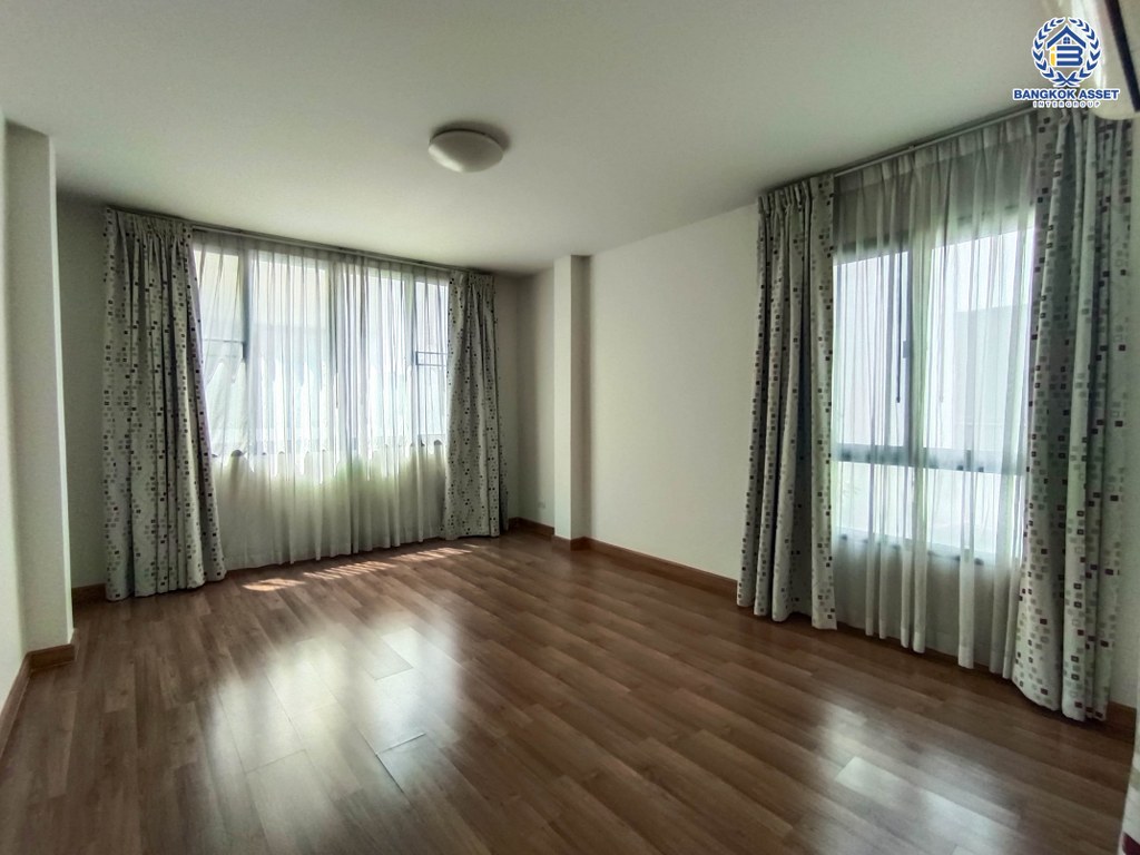 *****บ้านแฝดมือสอง โครงการ เวอรีเดียน ราชพฤกษ์ เนื้อที่ 35.60 ตร.ว. ฟังก์ชัน 5 ห้องนอน 4 ห้องน้ำ 2 ที่จอดรถ โครงการบนทำเลเดินทางสะดวก เชื่อมต่อถนนราชพฤกษ์ ถนนรัตนาธิเบศร์ ถนนบางกรวย-ไทรน้อย ใกล้เซ็นทรัลเวสต์เกต และจุดขึ้นทางด่วน "ศรีรัช"