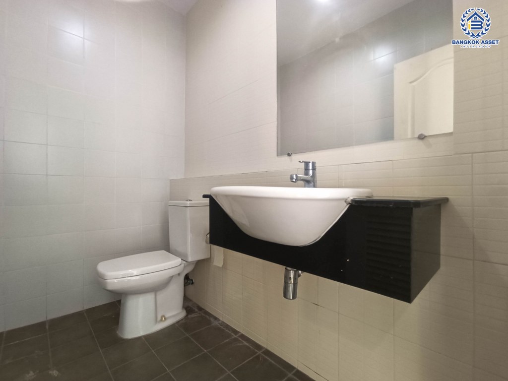 *****บ้านแฝดมือสอง โครงการ เวอรีเดียน ราชพฤกษ์ เนื้อที่ 35.60 ตร.ว. ฟังก์ชัน 5 ห้องนอน 4 ห้องน้ำ 2 ที่จอดรถ โครงการบนทำเลเดินทางสะดวก เชื่อมต่อถนนราชพฤกษ์ ถนนรัตนาธิเบศร์ ถนนบางกรวย-ไทรน้อย ใกล้เซ็นทรัลเวสต์เกต และจุดขึ้นทางด่วน "ศรีรัช"