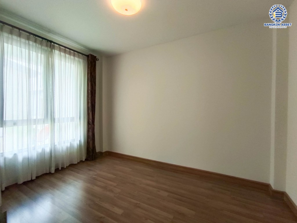 *****บ้านแฝดมือสอง โครงการ เวอรีเดียน ราชพฤกษ์ เนื้อที่ 35.60 ตร.ว. ฟังก์ชัน 5 ห้องนอน 4 ห้องน้ำ 2 ที่จอดรถ โครงการบนทำเลเดินทางสะดวก เชื่อมต่อถนนราชพฤกษ์ ถนนรัตนาธิเบศร์ ถนนบางกรวย-ไทรน้อย ใกล้เซ็นทรัลเวสต์เกต และจุดขึ้นทางด่วน "ศรีรัช"