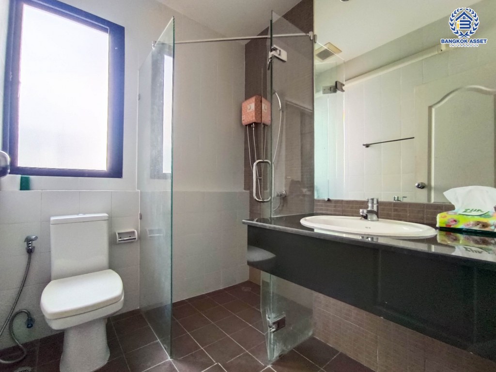 *****บ้านแฝดมือสอง โครงการ เวอรีเดียน ราชพฤกษ์ เนื้อที่ 35.60 ตร.ว. ฟังก์ชัน 5 ห้องนอน 4 ห้องน้ำ 2 ที่จอดรถ โครงการบนทำเลเดินทางสะดวก เชื่อมต่อถนนราชพฤกษ์ ถนนรัตนาธิเบศร์ ถนนบางกรวย-ไทรน้อย ใกล้เซ็นทรัลเวสต์เกต และจุดขึ้นทางด่วน "ศรีรัช"